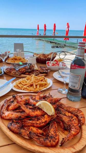 Seaside lunch